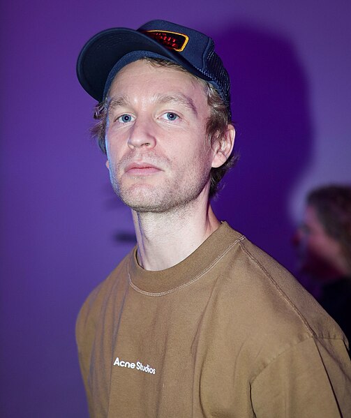 File:Björn Gustafsson - Melodifestivalen 2024 Afterparty 2 (cropped).jpg