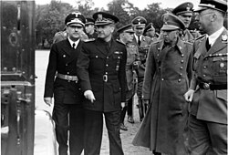 Visit to Berlin of the brother-in-law (cunadisimo) Ramon Serrano Suner, accompanied by General Antonio Sagardia, being received by Himmler. Bundesarchiv Bild 121-1010, Berlin-Lichterfelde, Suner, Himmler.jpg