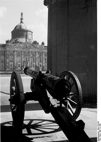 File:Bundesarchiv Bild 170-651, Potsdam, Sanssouci, Blick zum Neuen Palais.jpg