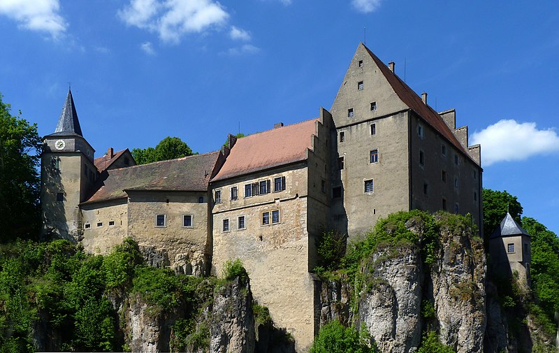 File:Burg in Wiesentfels bei Hollfeld.jpg