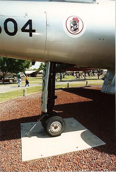 File:CF-100 nose gear (5088361208).jpg