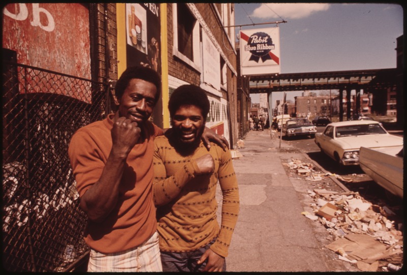 File:CHICAGO GHETTO ON THE SOUTH SIDE. ALTHOUGH THE PERCENTAGE OF CHICAGO BLACKS MAKING $7,000 OR MORE JUMPED FROM 26 TO... - NARA - 556220.tif