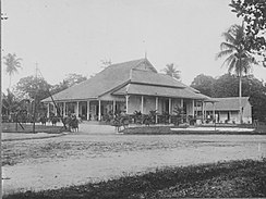 Woning van de Sectie-Ingenieur bij de Banka-tinwinning in Belinjoe ± 1914