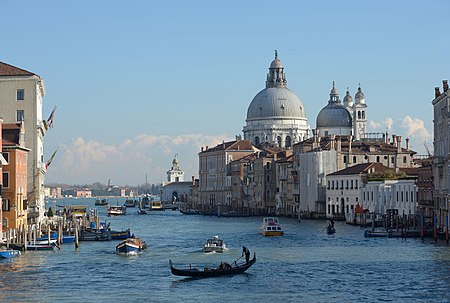 Tập tin:Canal Grande Chiesa della Salute e Dogana dal ponte dell Accademia.jpg