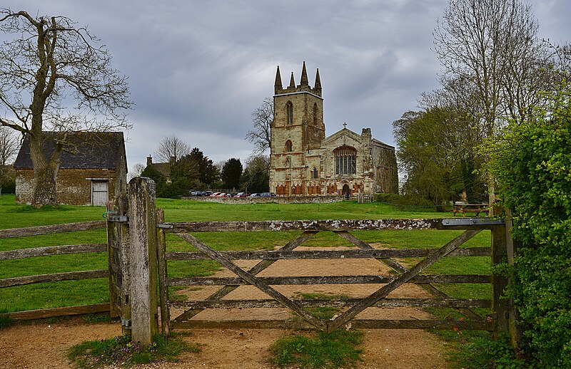 File:Canons Ashby Priory - geograph.org.uk - 4946925.jpg