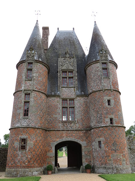 File:Carrouges-Chateau 4.JPG