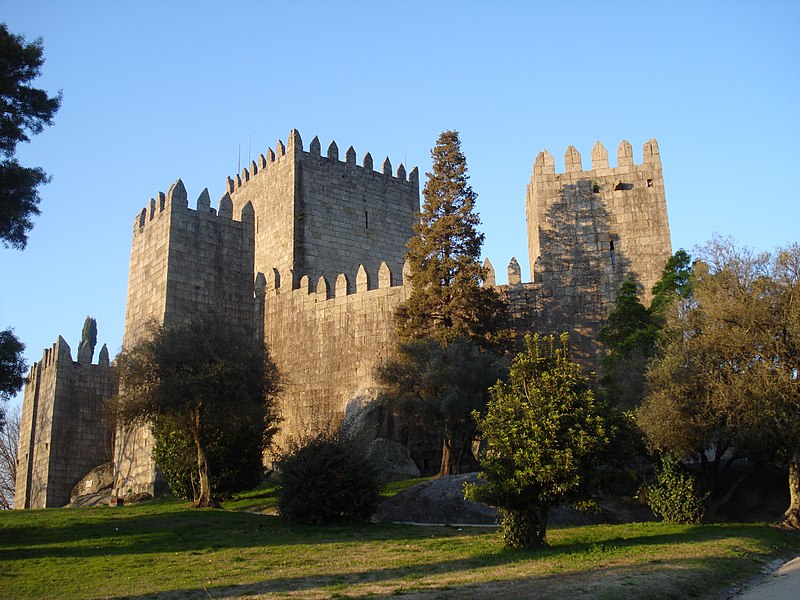 File:Castelo de Guimarães.JPG