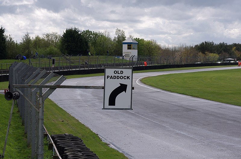 File:Castle Combe Circuit MMB D0.jpg