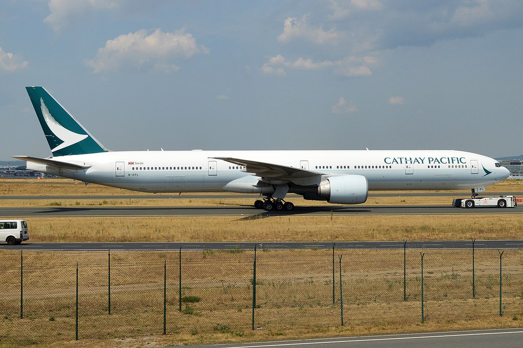 File:Cathay Pacific, B-KPL, Boeing 777-367 ER (29447145797).jpg 