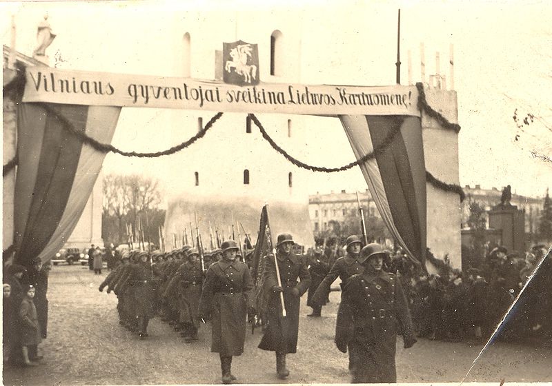 File:Celebrations of Vilnius return to Lithuania near Vilnius Cathedral in 1939.jpg