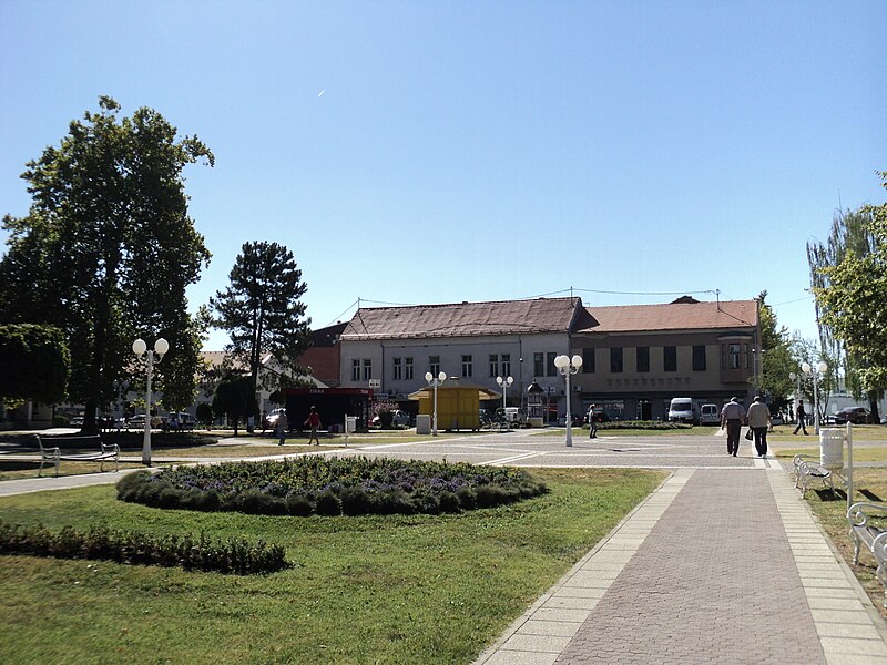 File:Centar Našice 01.JPG