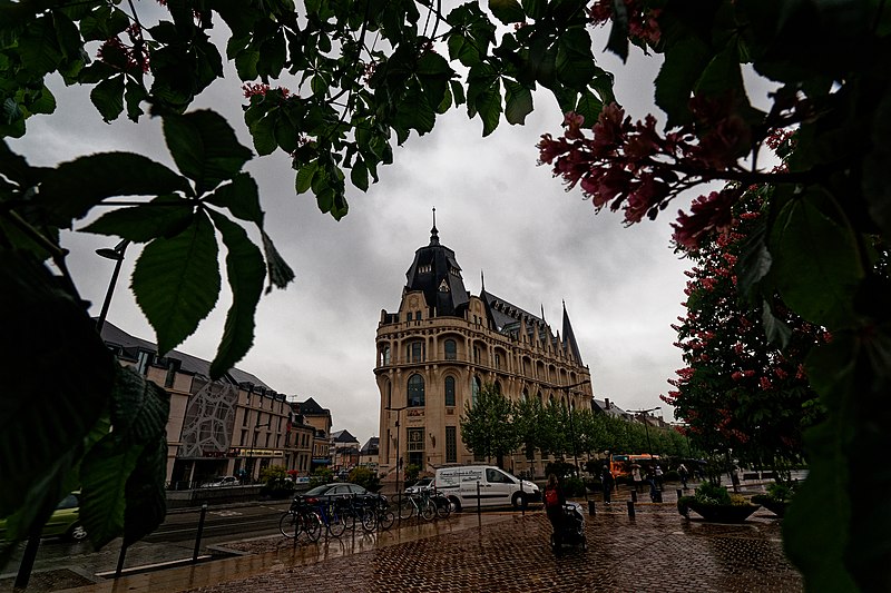 File:Chartres - Boulevard Maurice Violette - View NE on l'Hôtel des Postes (until 1928) - Médiathèque (2005) 1919 by Raoul Brandon - Art Déco - Eclectic architecture.jpg