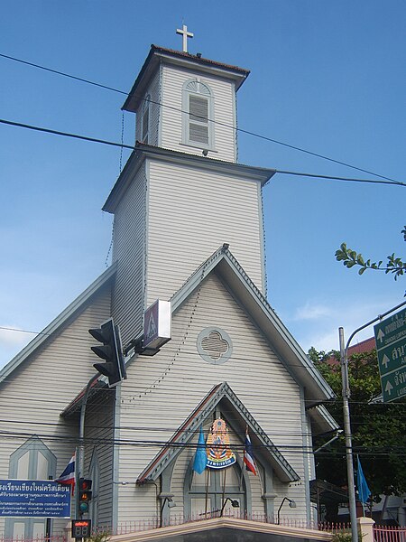 File:Chiang Mai Christian's Church.jpg