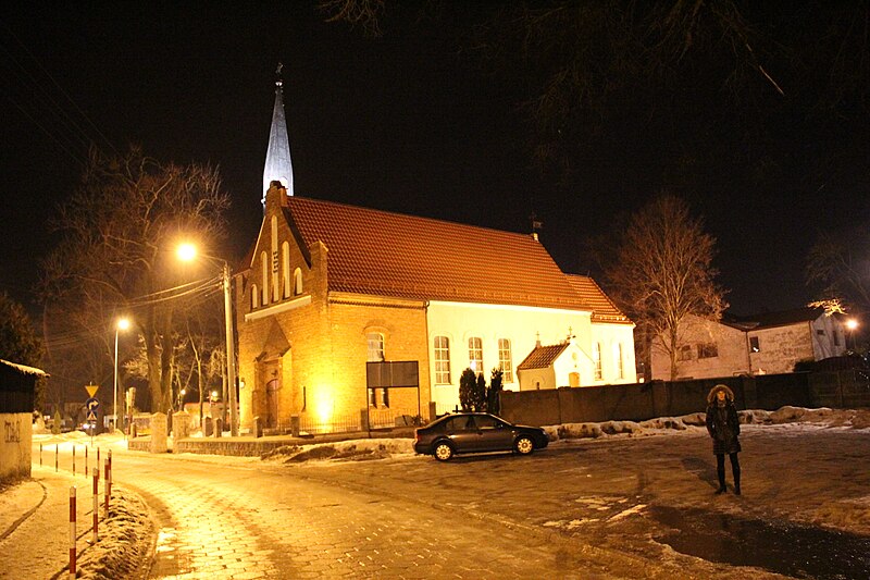 File:Chwaszczyno, kościół św. Szymona i Judy (By Niederkasseler).jpg