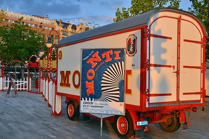 File:Circus Monti - Sechseläutenplatz Zürich 2014-09-06 19-21-27.JPG