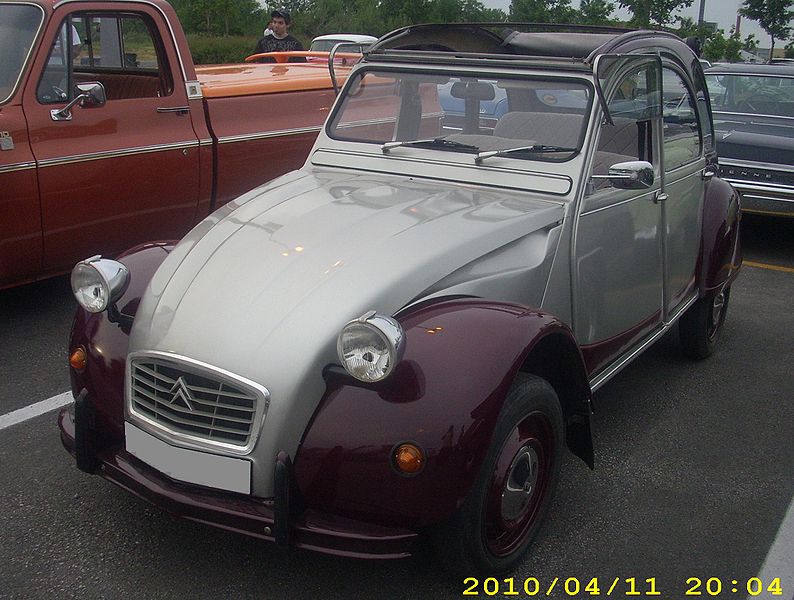 File:Citroën 2CV (Centropolis Laval '10).jpg