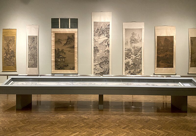 File:Collection of hanging scrolls in MIA gallery.jpg