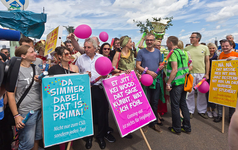 File:ColognePride 2014 - Straßenparade 1200 - Eröffnung-2529.jpg