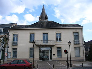 Déols - Town hall.jpg