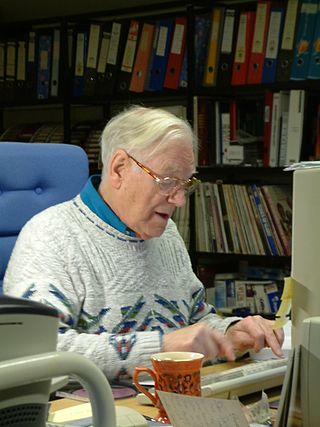 <span class="mw-page-title-main">Desmond Carrington</span> British broadcaster and actor