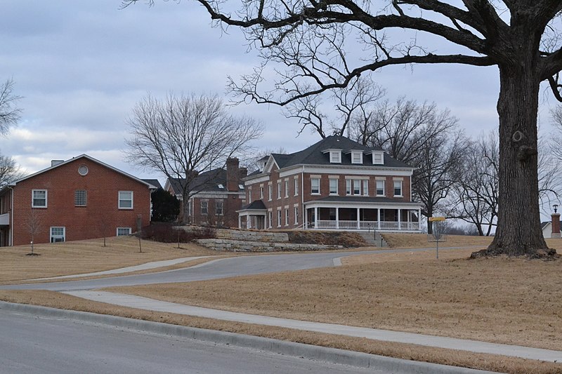 File:Drumm Institute, Independence, MO.jpg