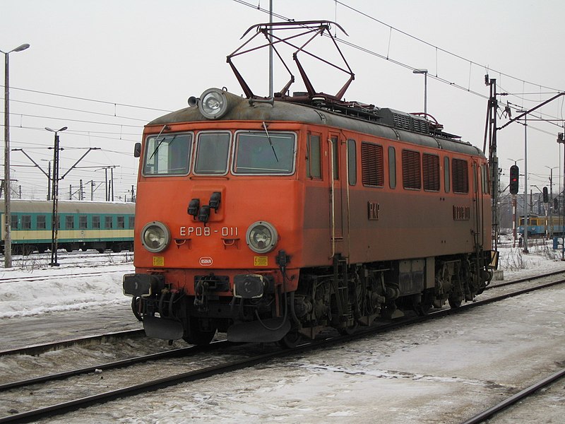 File:EP08-011 locomotive at Krakow Plaszow 9 Feb 06.jpg