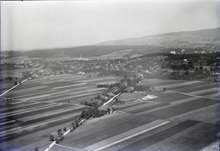 Aerial view by Walter Mittelholzer (1925) ETH-BIB-Bargen, Aarberg aus 200 m-Inlandfluge-LBS MH01-004671.tif