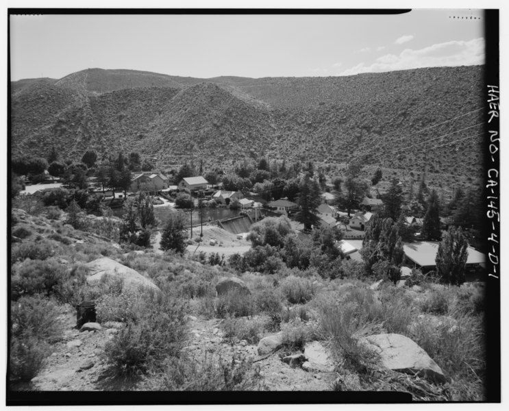 File:EXTERIOR OVERVIEW SHOWING BISHOP CREEK PLANT 4 RESIDENTIAL COMPLEX. BUILDING 122 IS VISIBLE AT PHOTO CENTER. PLANT 5 INTAKE DAM AT PHOTO LEFT. VIEW TO WEST. - Bishop Creek HAER CAL,14-BISH.V,5D-1.tif