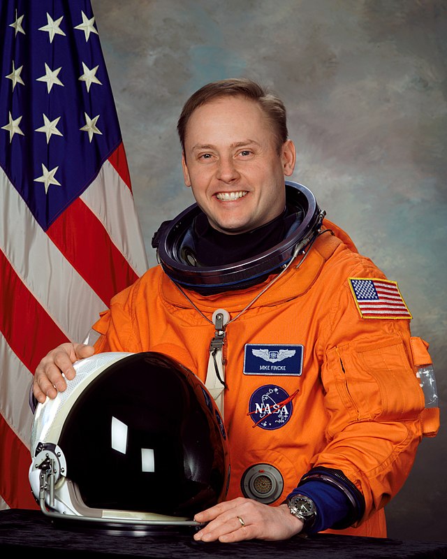 File:Mike Fincke Expedition 18 Steelers.png - Wikipedia