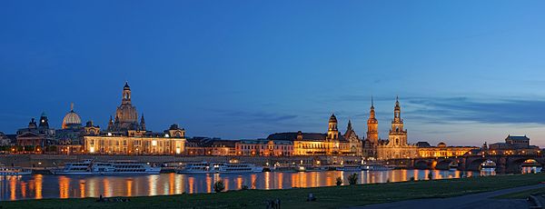 Image: Elberadweg pano DSC06346 Dresden Altstadt bei Nacht