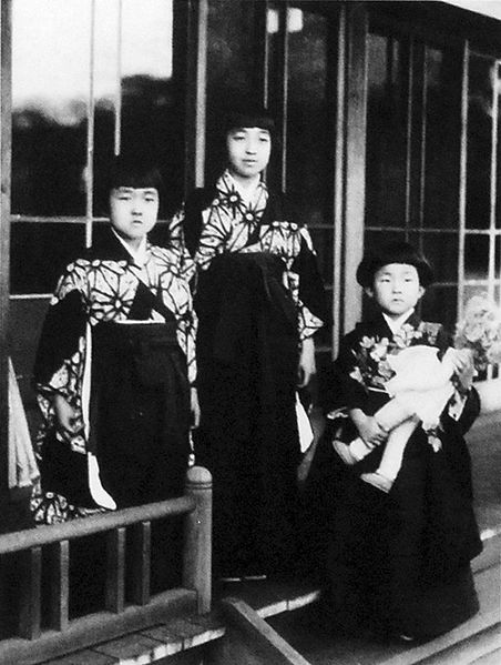 File:Emperor Showa's daughters.jpg
