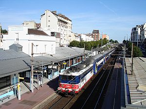 Ангиен-ле-Бен - interieur de la gare.jpg