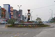 Statue of a Maya woman at the central roundabout in Ocosingo EnteringOcosingo1.JPG