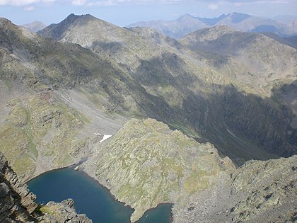 Estanys Forcats des de la Roca Entravessada (elokuu 2008) - panoramio.jpg