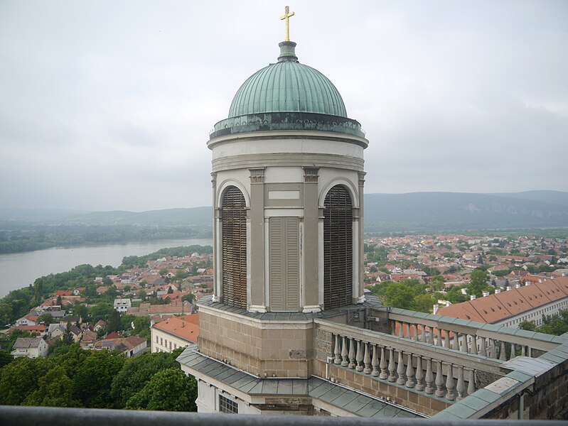 File:Esztergom Blick von der unteren Kuppel 2.JPG