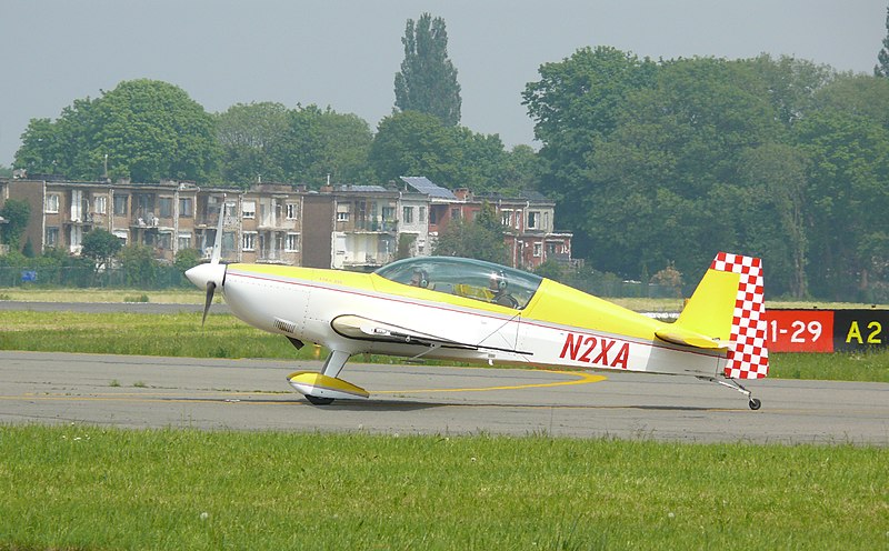 File:Extra 300L 02.JPG