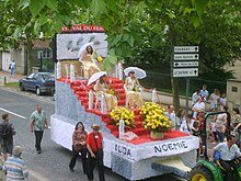 Défilé du char de la reine lors de la fête des roses en 2008