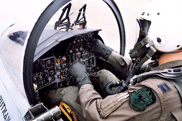 File:F-15D Eagle Cockpit.jpg - Wikimedia Commons