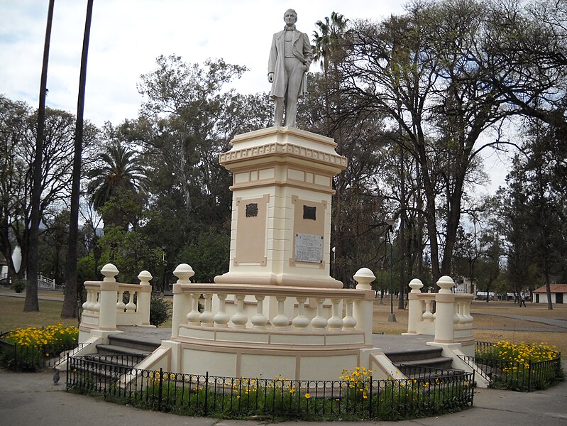 File:Facundo de Zuviría monument - Salta (Argentina) - 2010.jpg