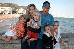 Família de Corey Hart (cantor), 2007.jpg