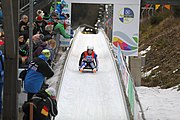 Deutsch: 2. und finaler Lauf der Juniorinnen bei den 33. FIL Juniorenweltmeisterschaften 2018 in Altenberg/Erzgebirge am 1. Februar 2018 (Namen der Abgebildeten in den Kategorien) English: 2nd and final run female juniors at the 2018 33th FIL Junior World Championships at Februar 1st alt Altenberg, Germany (names in categories)