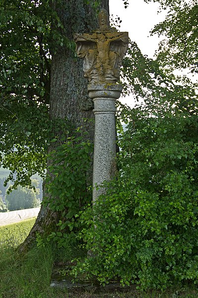 File:Figurenbildstock Gnadenstuhl in Waldhausen.jpg