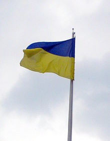 Флаг на вершине флагштока на Площади Независимости, г. Киев