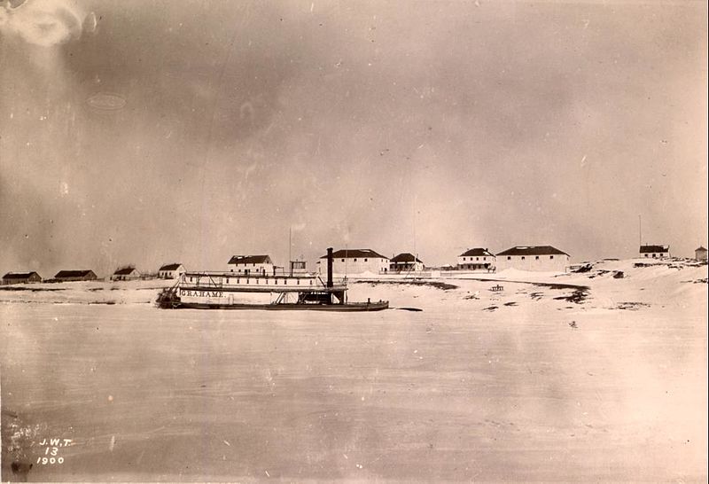 File:Fort chipewyan with steamer frozen in the ice 1900 0001-4-0.jpg