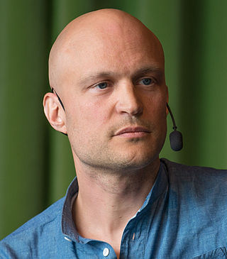 <span class="mw-page-title-main">Fredrik Önnevall</span> Swedish journalist and television presenter