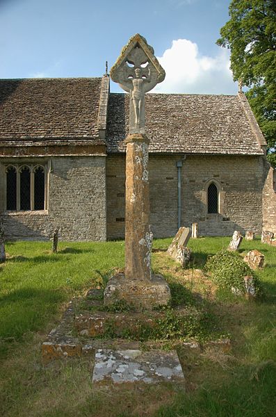 File:Fritwell StOlave ChurchyardCross.jpg