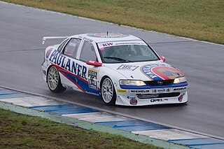 ファイル:Gerhard Füller Opel Vectra STW Hockenheim Historic 2021.jpg - Wikipedia