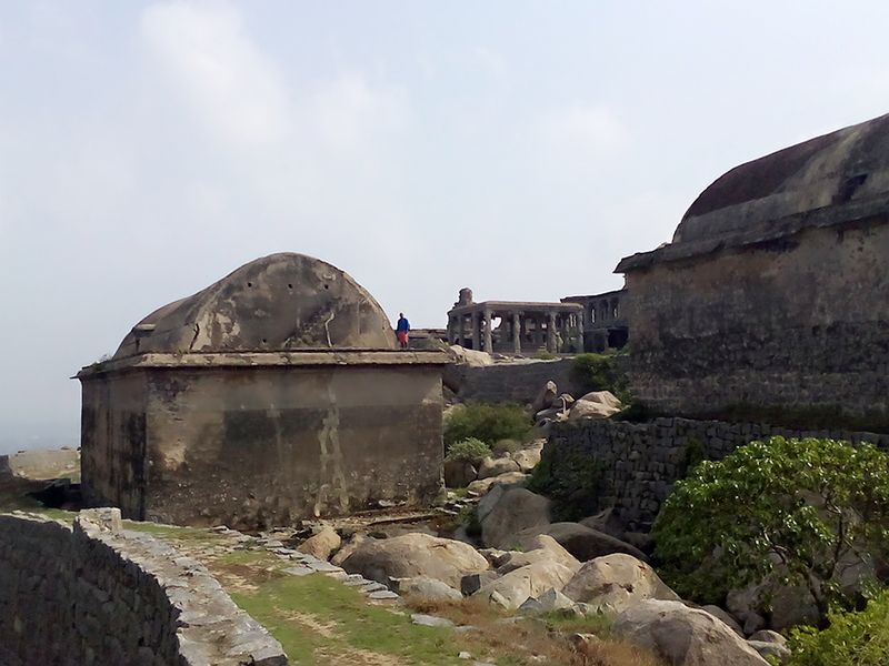 File:Gingee Krishnagiri Fort 3.jpg