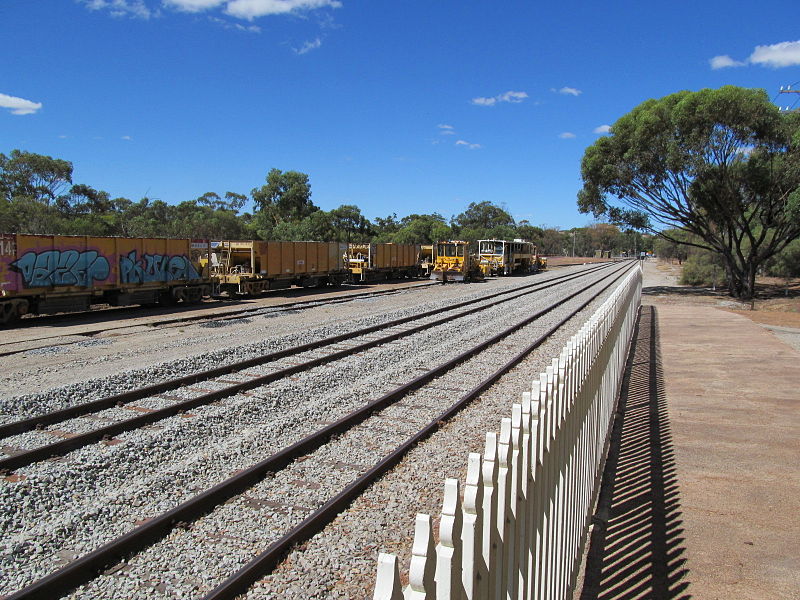 File:Goomalling old station platform 2.jpg