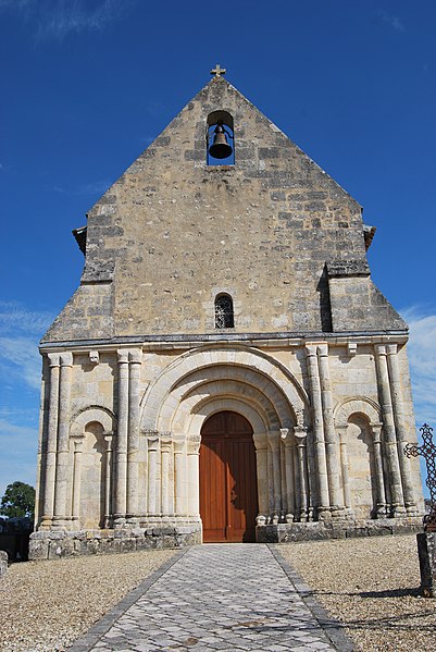 File:Gours église Saint-Pierre 7.JPG